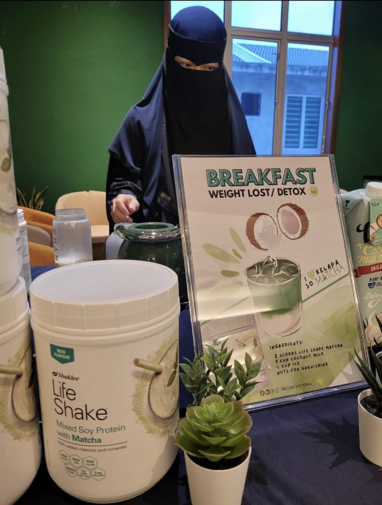 Matcha Kelapa Shake for Breakfast | Azura Abdul
